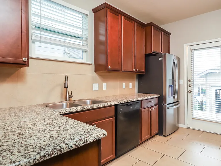 415 N Heatherwilde Blvd — Photo 8