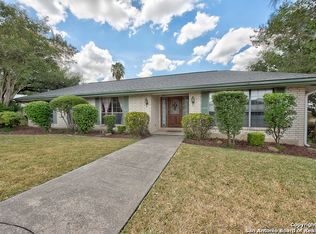 6302 Meadow Grv, Windcrest, TX 78239