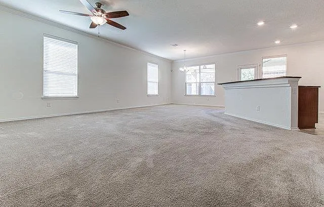 3 bed, 2.0 bath, 1932 sqft, $2,190 — Photo 2