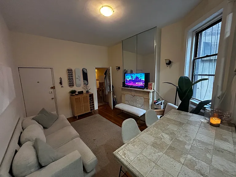 419 W 44th St #2W — Photo 3