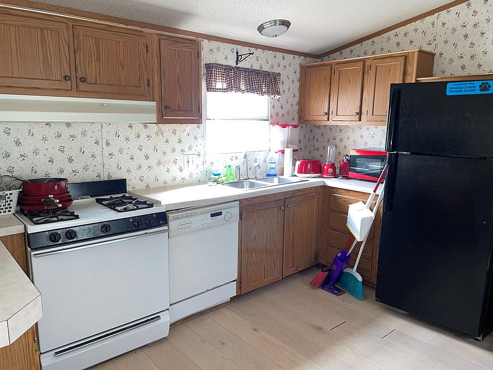 674 Grant St Franklin PA Zillow