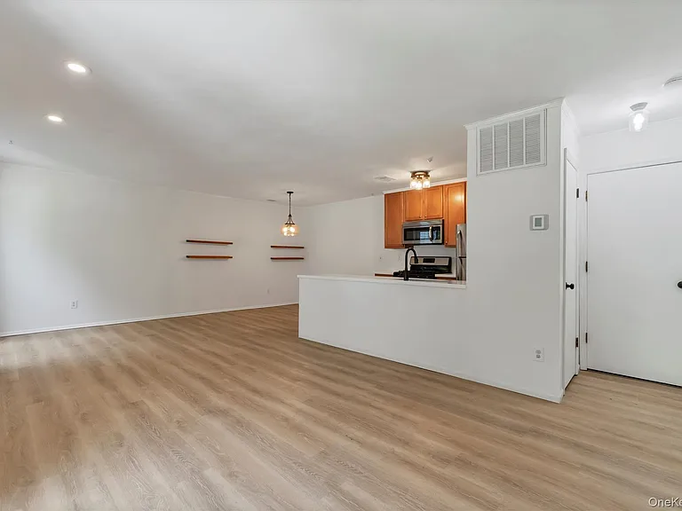 48 Homestead Village Dr — Photo 7
