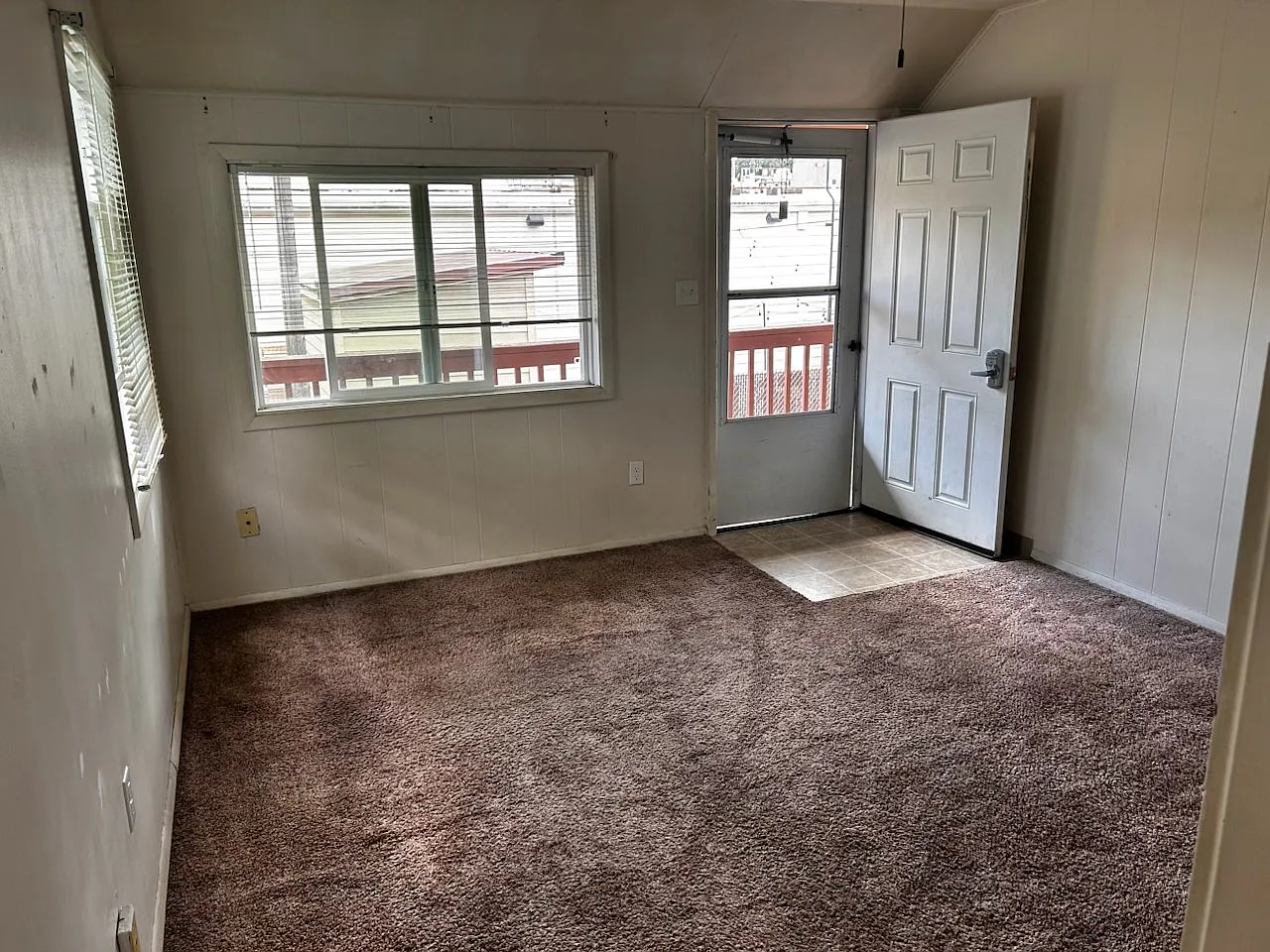 Great Location near U of I and Downtown — Photo 2