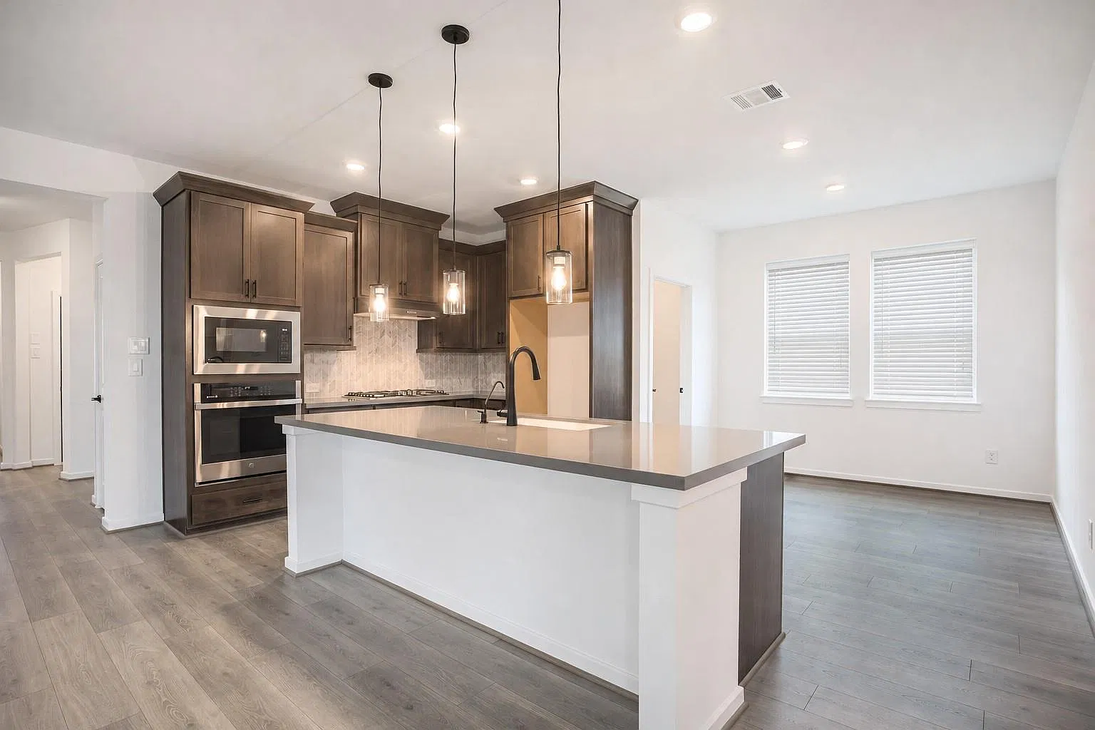 3 bed, 2.0 bath, 1780 sqft, $2,450 — Photo 4