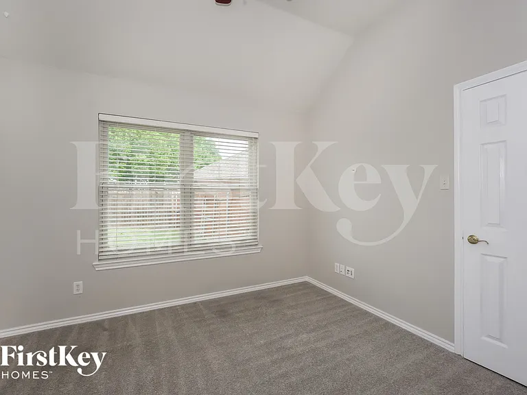 101 Canterbury Dr — Photo 14