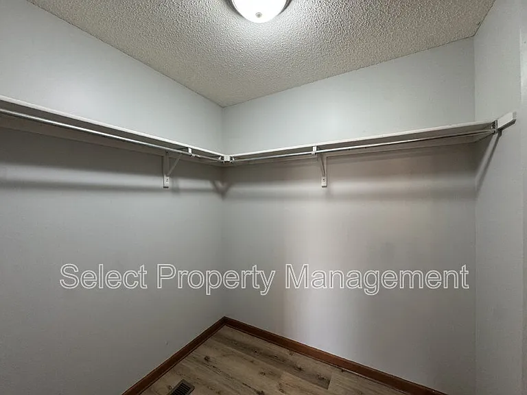 829 Willen Ln — Photo 13