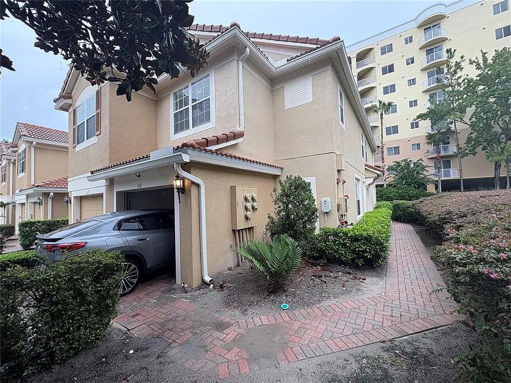 3 bed, 2.5 bath, 1665 sqft, $2,200 — Photo 1