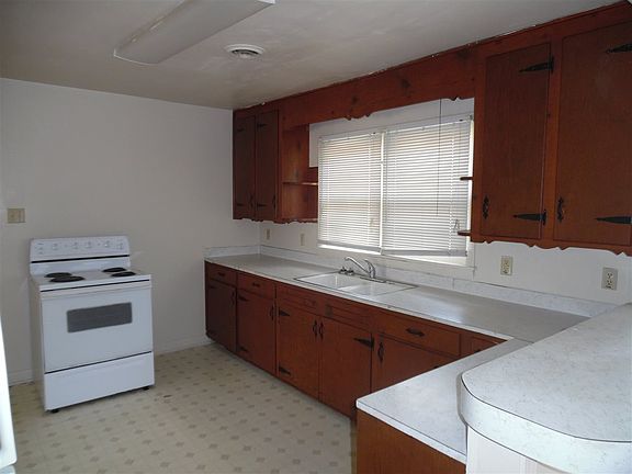 3rd image of 222 Eastview Ave