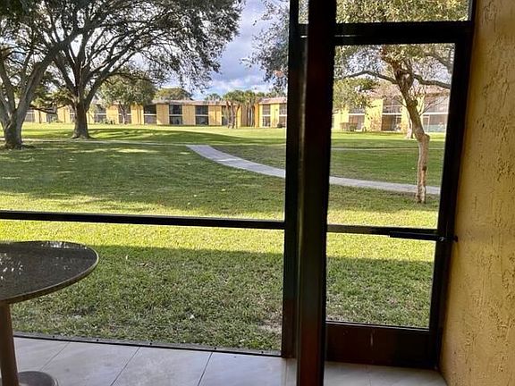 3rd image of 510 Meadows Cir #510
