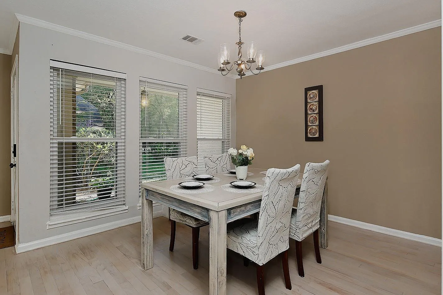 3 bed, 2.0 bath, 1706 sqft, $2,800 — Photo 4