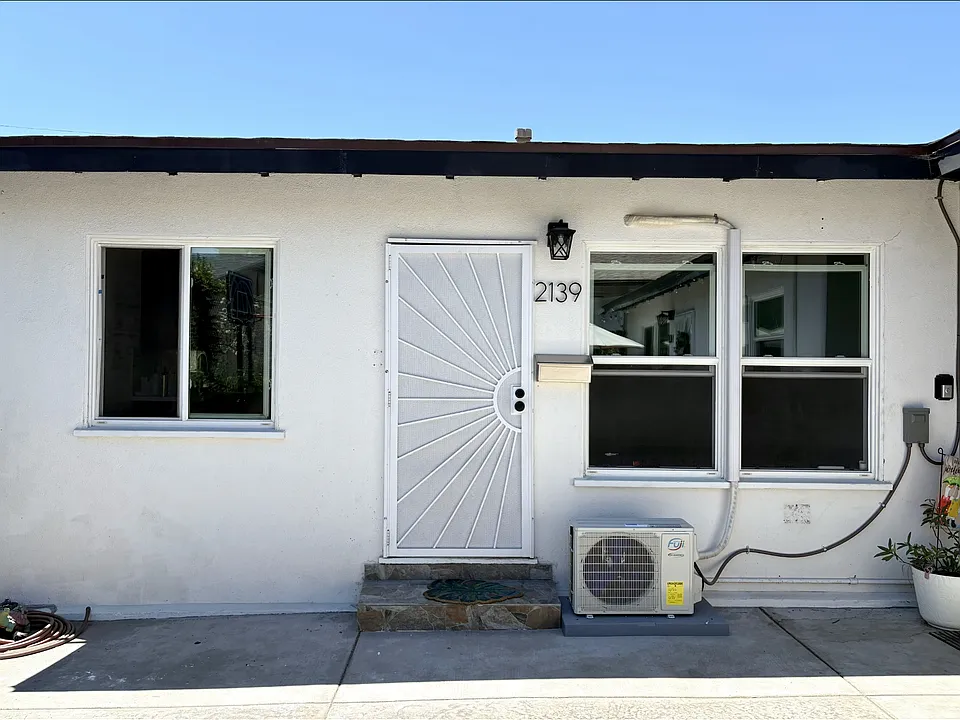 2139 Locust Ave