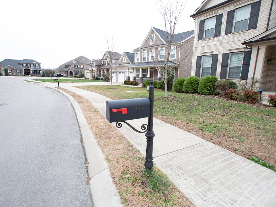 Front Yard Mailbox