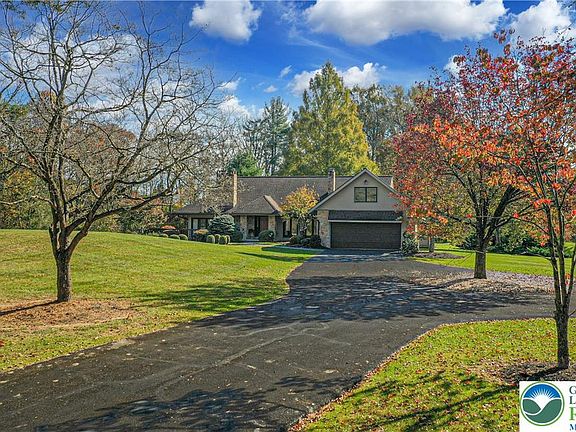 3rd image of 1588 Saucon Valley Rd