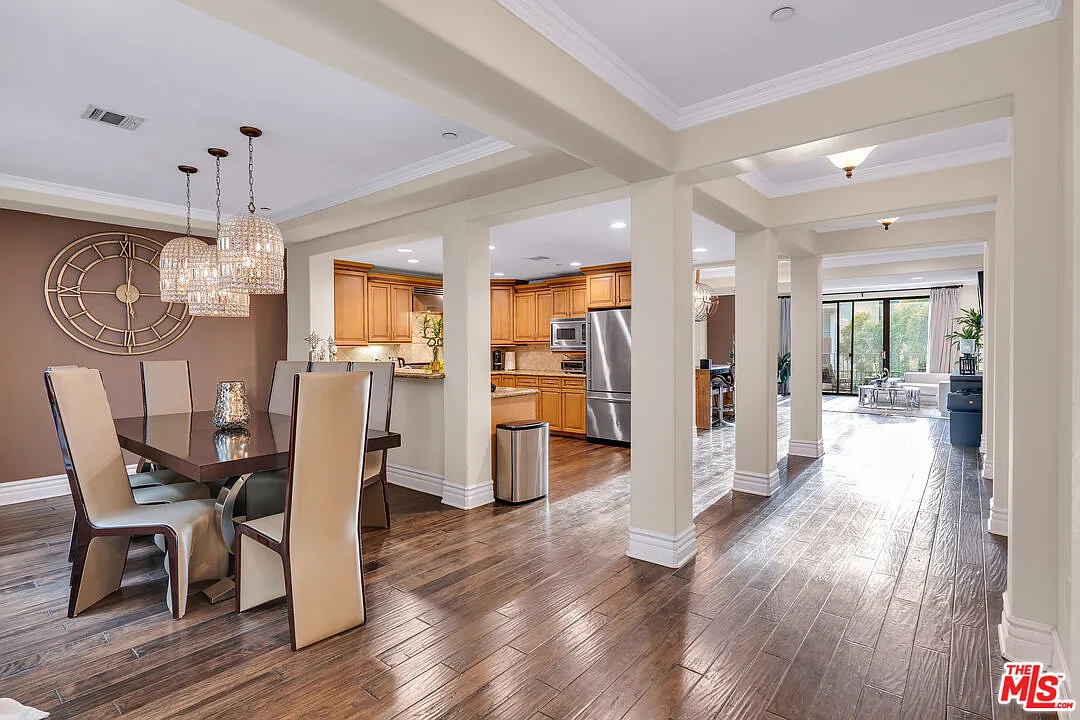 2 bed, 3.0 bath, 2000 sqft, $9,500 — Photo 3