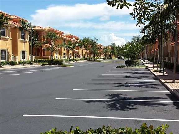 4th image of 4913 Leeward Ln #3407