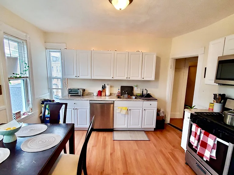 40 Forest St #3 — Photo 2