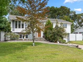 43 Tracy Ln, East Islip, NY 11730