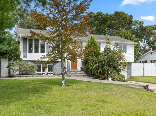 43 Tracy Lane, East Islip, NY 11730