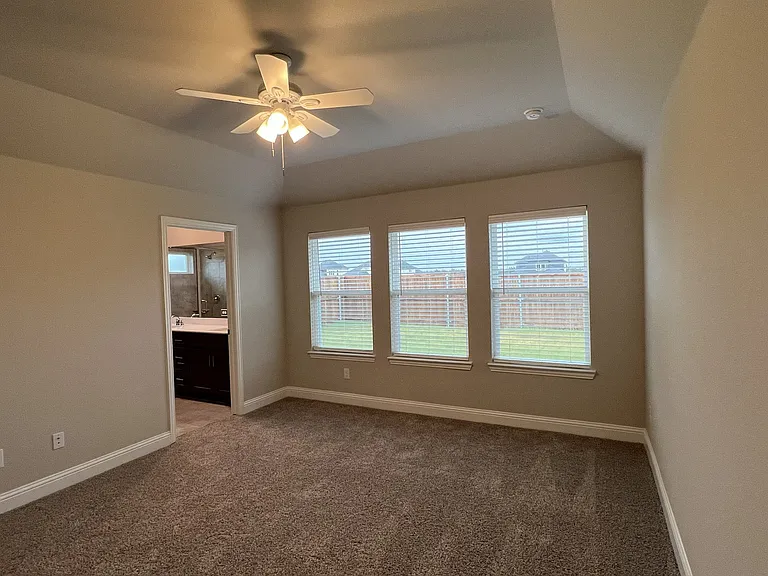 725 Amalfi Way — Photo 14