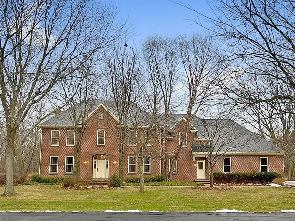 55 Meadow Row Ct, Appleton, WI 54913