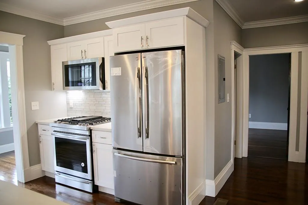 5 bed, 2500 sqft, $4,500 — Photo 2