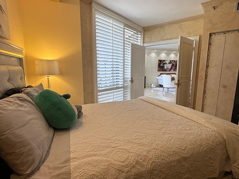 20281 E Country Club Dr — Photo 39