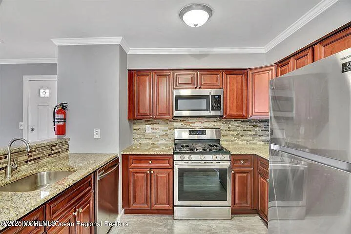 79 Crosspointe Dr — Photo 2