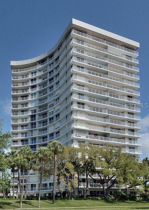 1st image of 2611 Bayshore Blvd APT 105