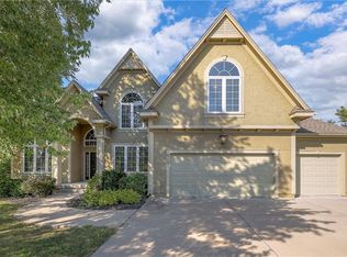 617 NE Twin Brook Ct, Lees Summit, MO 64086