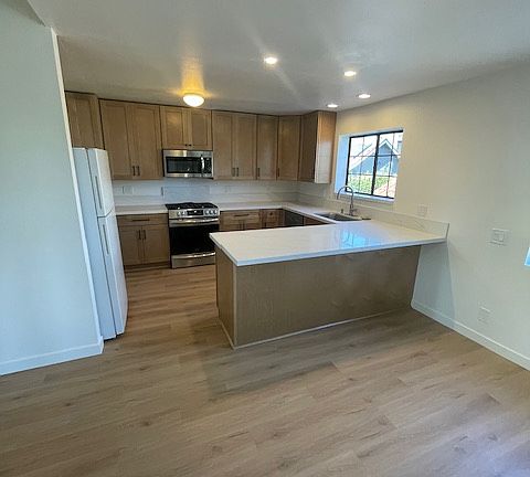 Dining area view to Kitchen