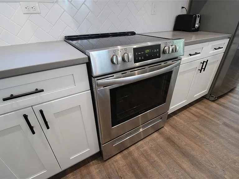 238 NE 9th St — Photo 11