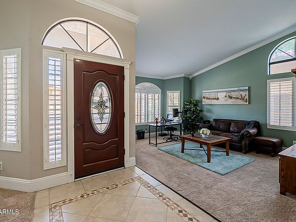 5th image of 3019 N MEADOW Lane