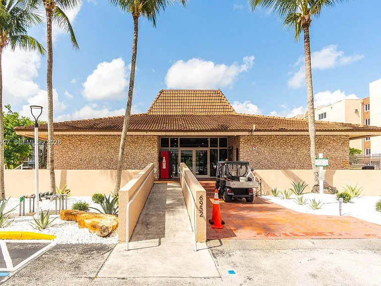 6950 Miami Gardens Dr #2-501 — Photo 10