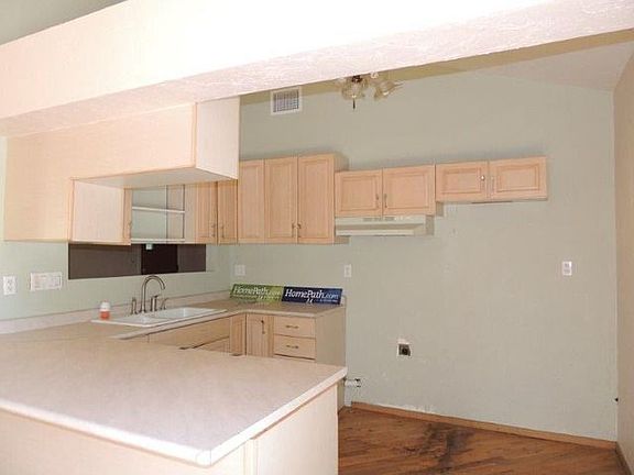 3rd image of 27200 Jackson Ave