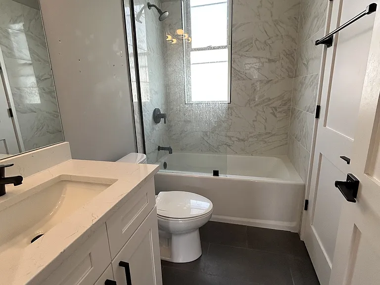 3673 N Elston Ave — Photo 23