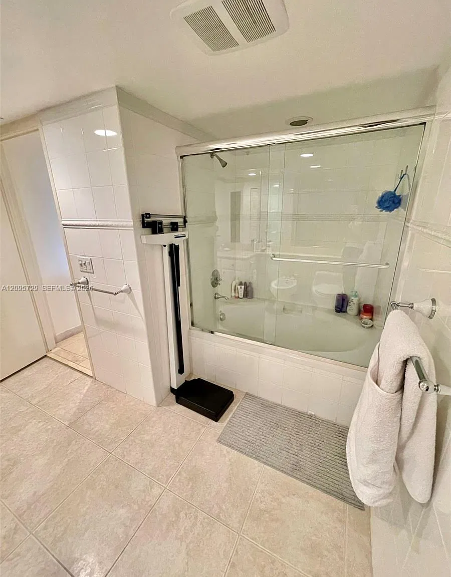 3 bed, 2176 sqft, $10,000 — Photo 4
