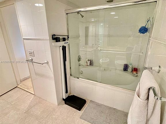 4th image of 201 Crandon Blvd APT 1235