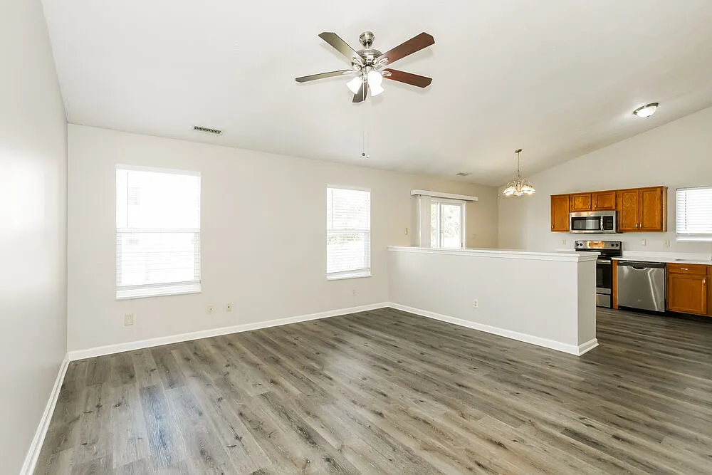 3 bed, 2.0 bath, 1246 sqft, $1,850 — Photo 4