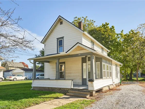 305 4th St NW, Barberton, OH 44203