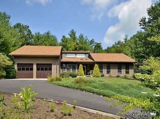 77 Hillcrest Dr, Weaverville, NC 28787