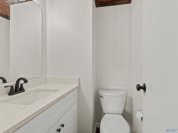 15th image of 146 Lark Ln