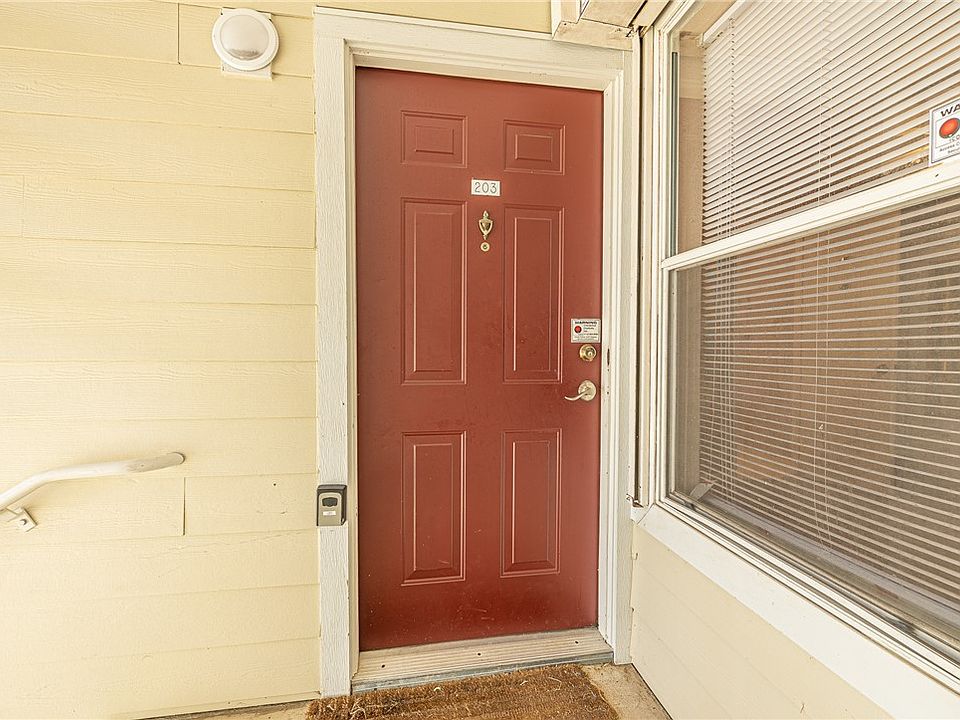 1st image of 519 Parkway #203