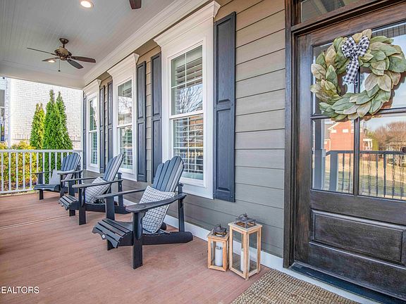 2nd image of 527 Colonial Ridge Ln