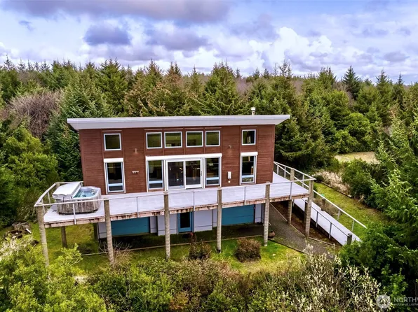 174 Sea Wind Lane SW, Ocean Shores, WA 98569