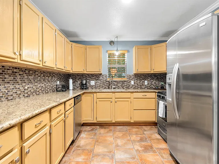 114 Grand Ave — Photo 11