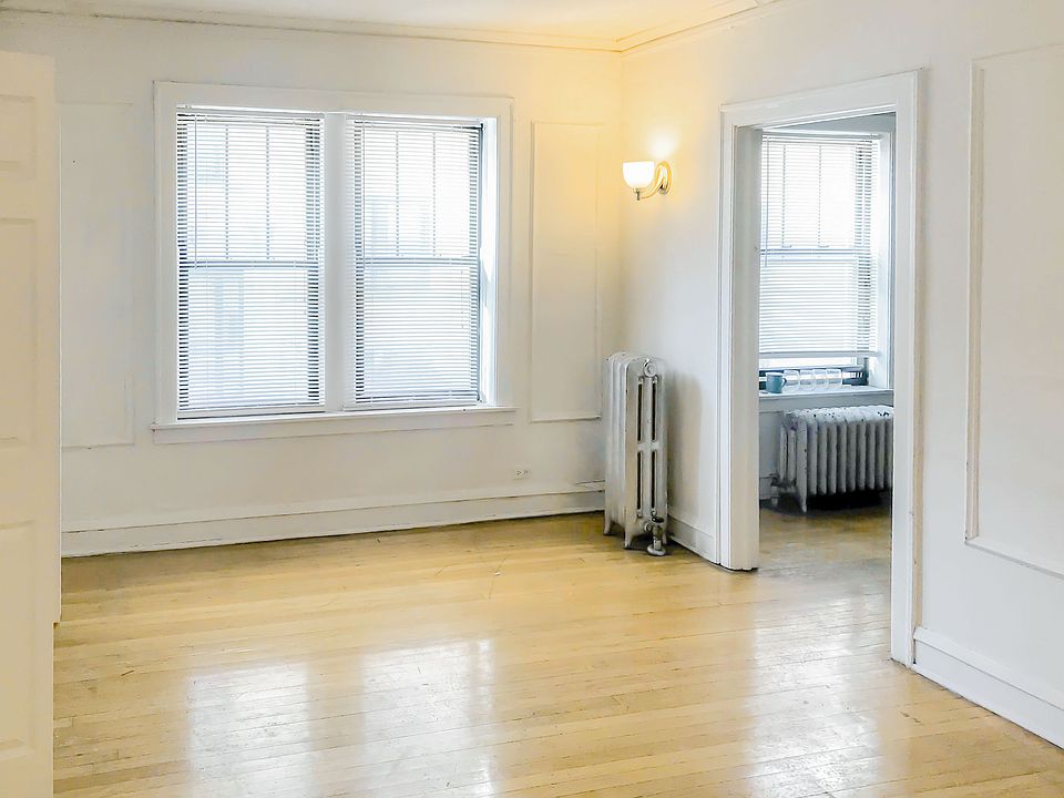 1st image of 1942 W Wilson Ave APT 1L