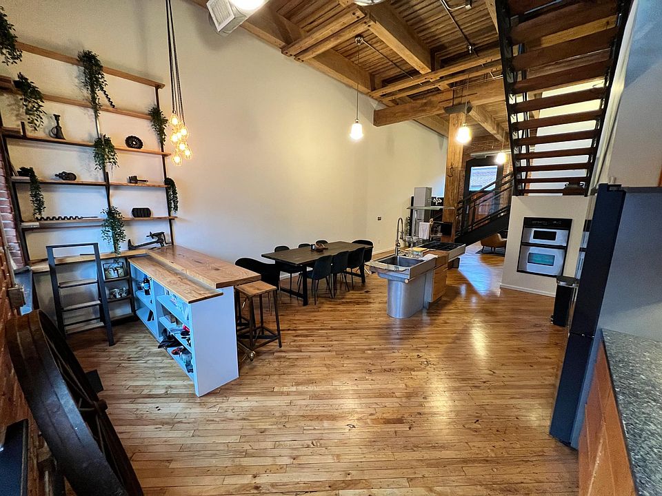 1st image of 1920 Wyandotte St APT 4