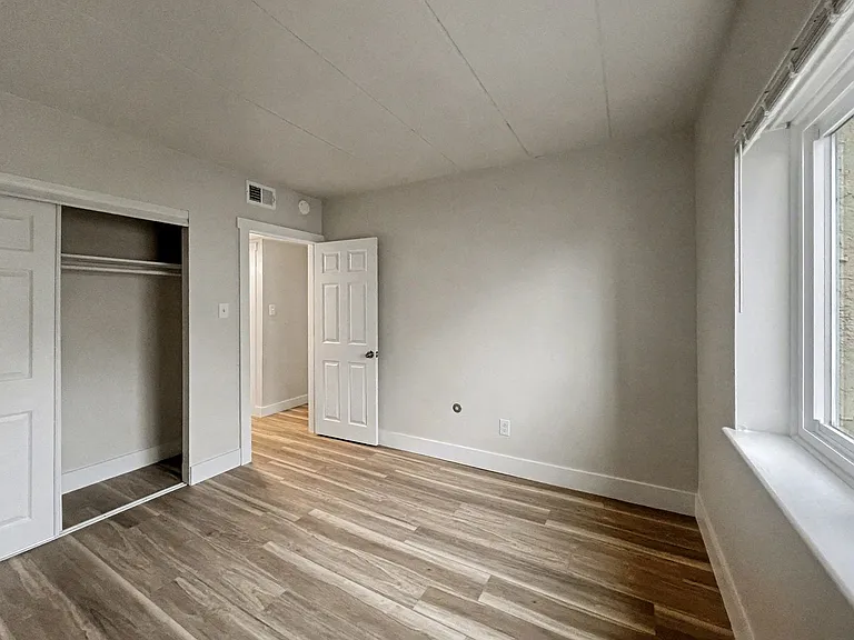 8 Midland Rd — Photo 4