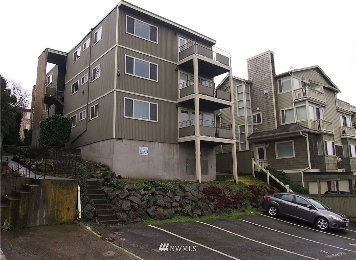 Skyline Units — Photo 2