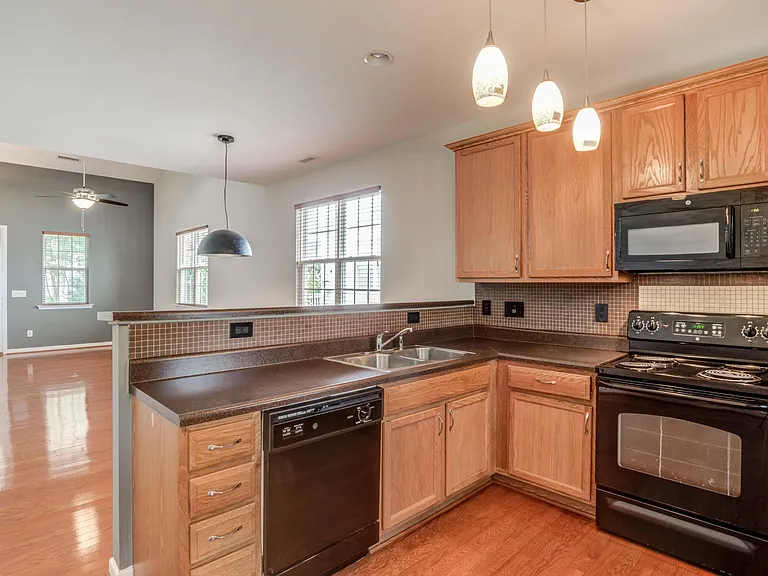 8221 Belneath Ct — Photo 7